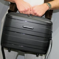 IT Luggage Momentous - Vanity Case (Black) 10 IT Luggage Momentous - Vanity Case (Black) -Suitcase Shop 3 f004b03a 36e1 4670 abb8 70679516df3e