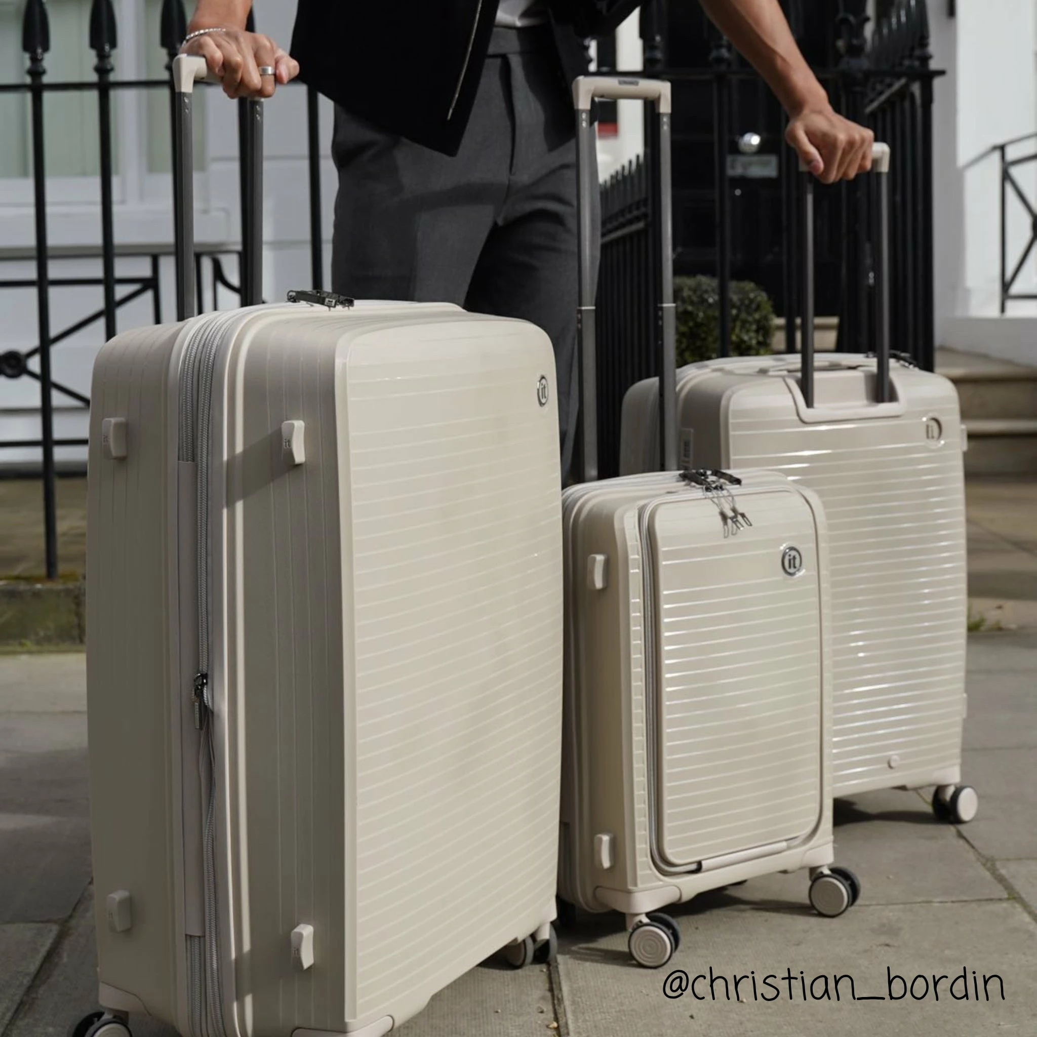 IT Luggage Spontaneous II - 3pc Set (Feather Grey) 14 IT Luggage Spontaneous II - 3pc Set (Feather Grey) - Image 14