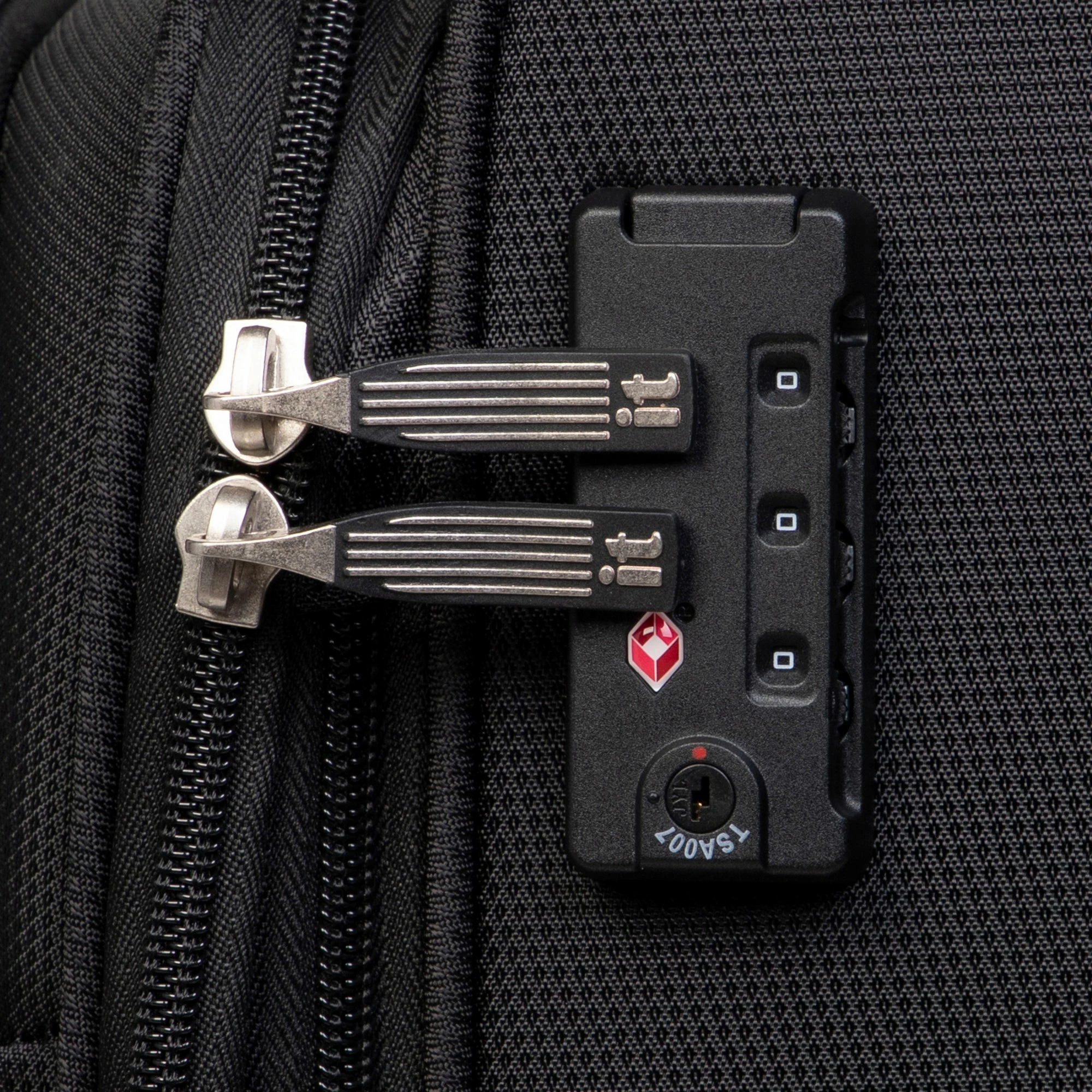 IT Luggage Intrepid - Cabin (Black) 3 IT Luggage Intrepid - Cabin (Black) - Image 3