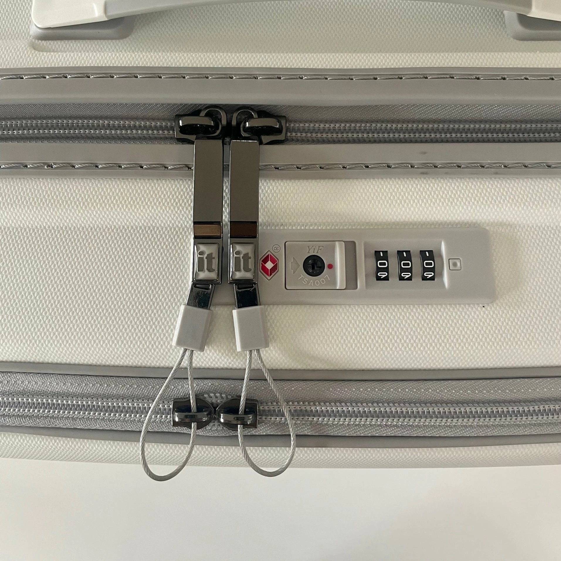 IT Luggage Momentous - Cabin (German Red) 5 IT Luggage Momentous - Cabin (German Red) - Image 5