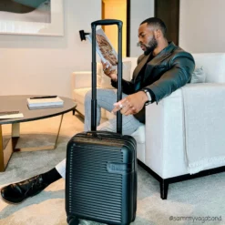 IT Luggage Valiant - 4pc Set (Black) -Suitcase Shop sammyvagabond 1 7f4c463d f3bb 4295 835a 4baa9da8393b